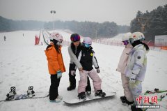 辽宁丹东女教练陈晓丹：雪场上的“冰雪妈妈”