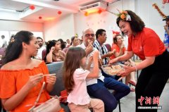 （新春见闻）探访阿波迪科技小院：中国春节“撞上”巴西狂欢节